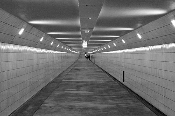 Tunnel met voetgangers