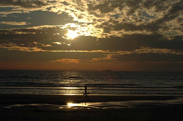 Zonsondergang op het strand